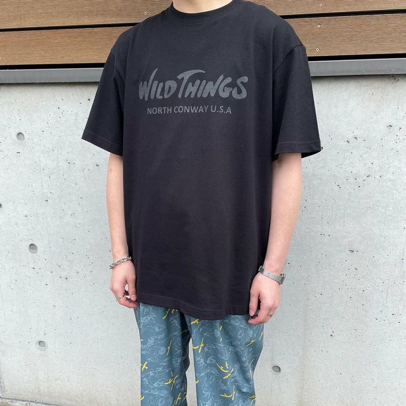 Ya2/ワイルドシングスWILDTHINGS/Tシャツ/ロゴ入り別注Tシャツ/WT24351K-BA/メンズレディース【正規取扱】