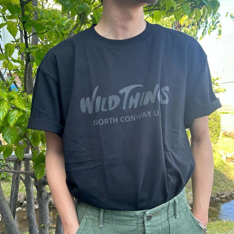 Ya2/ワイルドシングスWILDTHINGS/Tシャツ/ロゴ入り別注Tシャツ/WT24351K-BA/メンズレディース【正規取扱】